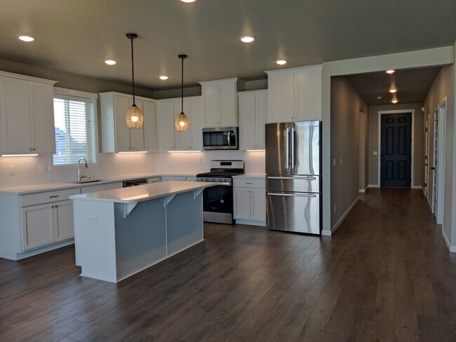 Foto del edificio - Gorgeous Newer Single Family Home in West ...