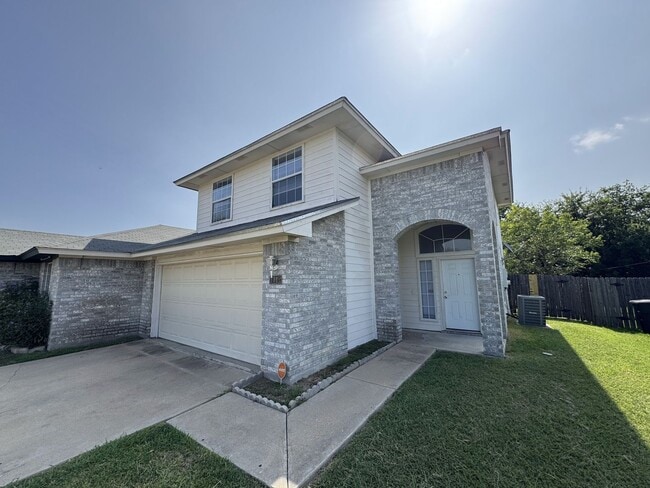 Building Photo - 1312 Saddle Dr
