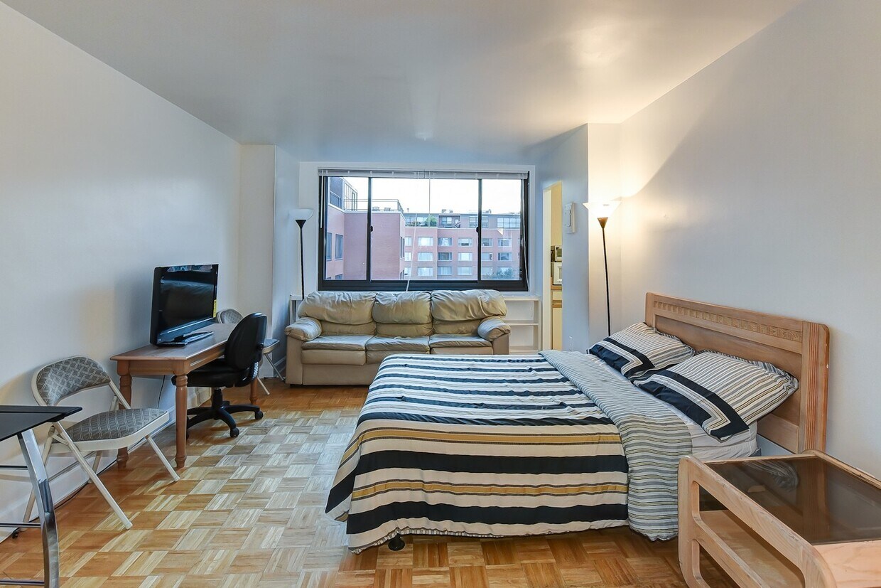 Foto principal - Spacious & Bright Unfurnished Studio for Rent