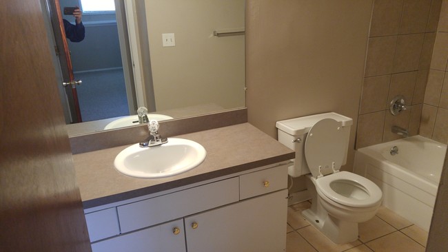 2 bedroom bath - The Oaks Apartments