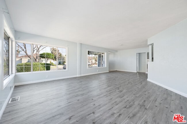 Building Photo - 2251 Mira Mar Ave