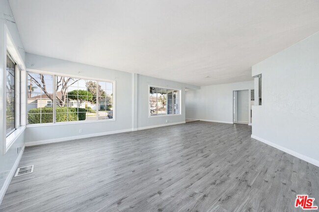 Foto del edificio - 2251 Mira Mar Ave