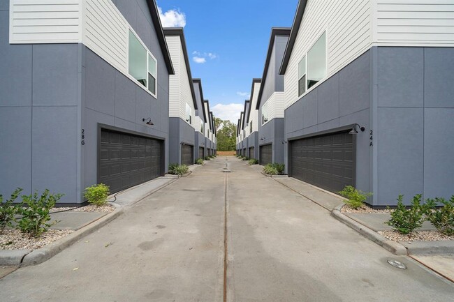 Building Photo - 28G Bucan St
