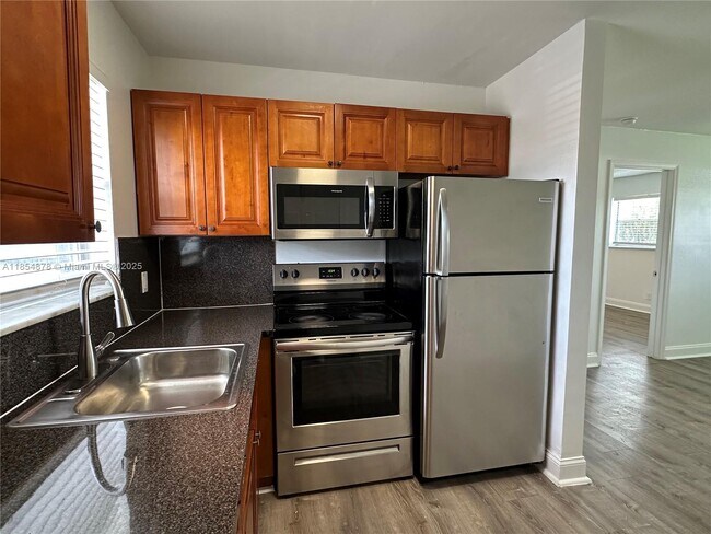 Foto del edificio - 5661 SW 36th Ct