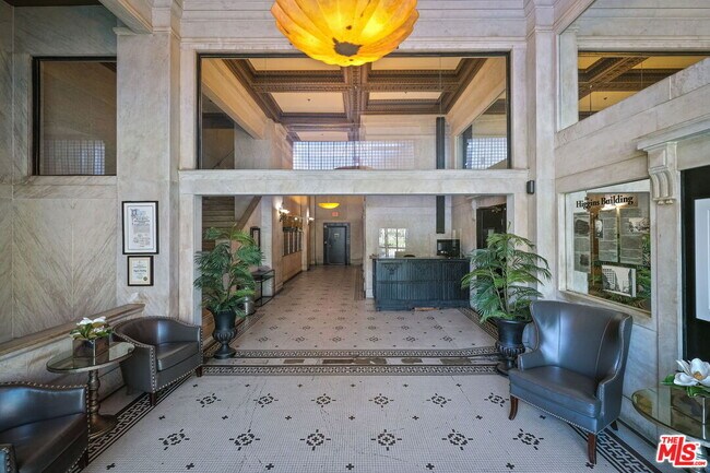 Foto del edificio - 108 W 2nd St