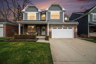 Building Photo - 3906 Hillside Dr