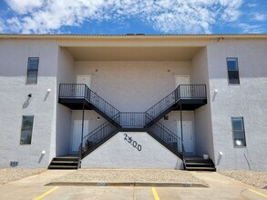 Building Photo - 2500 E 7th St