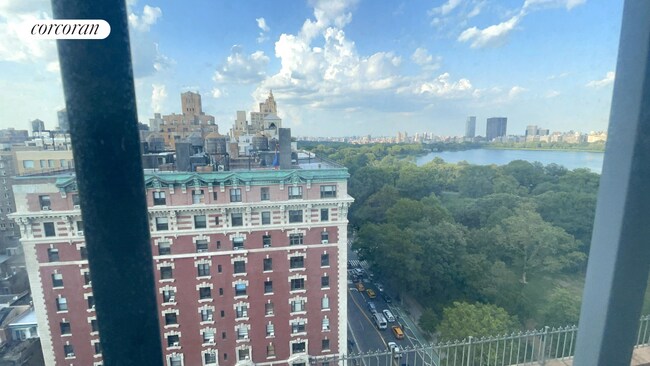 Foto del edificio - 241 Central Prk W
