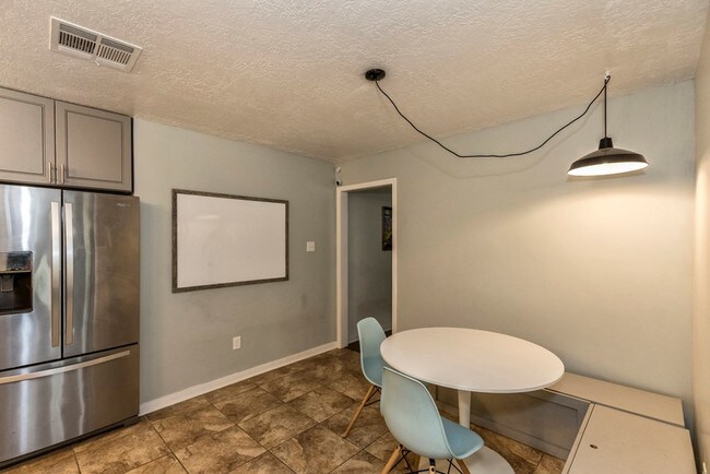 Foto del edificio - 1107 Pinewood Blvd
