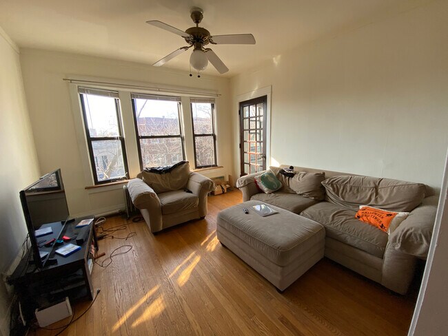 Foto del edificio - 3759 N Wayne Ave