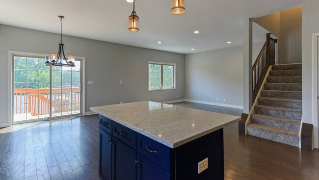 Building Photo - 2205 Maple Hill