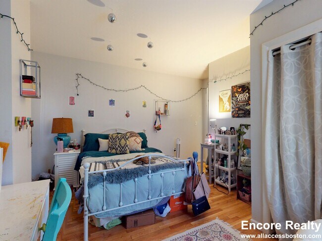 Foto del edificio - 32 S Huntington Ave