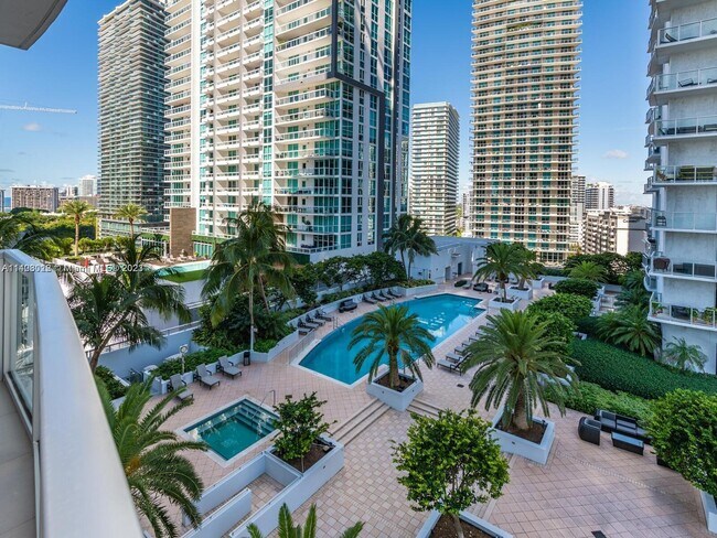 Building Photo - 1060 Brickell Ave