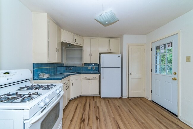 Building Photo - CHARMING TERRELL HEIGHTS 2-BEDROOM