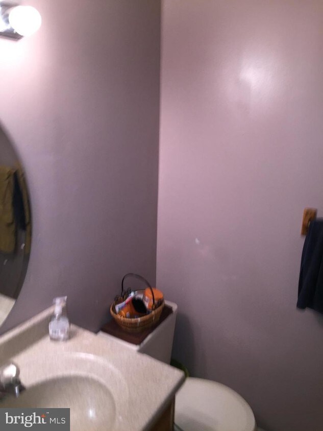 103 Kenwood Dr, Sicklerville, NJ 08081 Room for Rent in Sicklerville