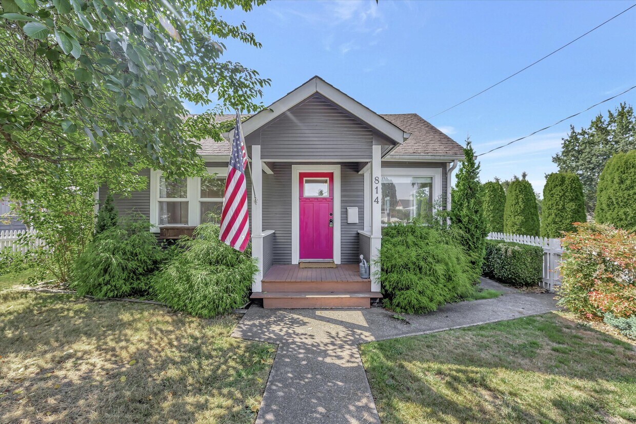 Primary Photo - 814 14th St SW