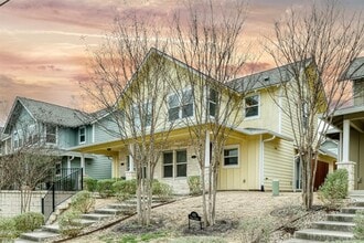 Building Photo - 605 Pecan Ave
