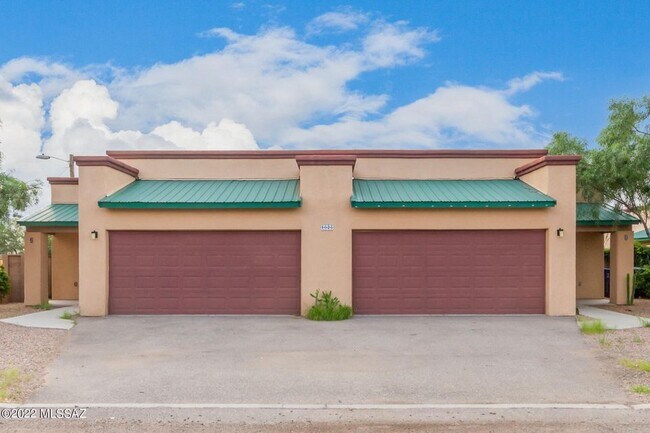 Building Photo - 1025 N Benton Ave