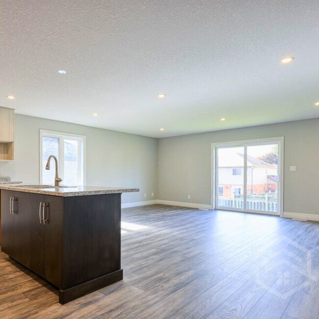 Photo du bâtiment - 2-Bedroom House available in Norwich!!