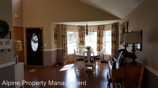 Building Photo - 1446 NE Locksley Dr