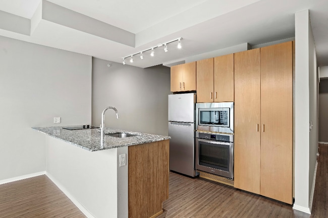 Foto del edificio - 450 N St Clair St