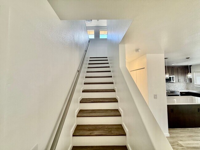 Building Photo - Beautifully Renovated 3BR/2.5BA Home with ...