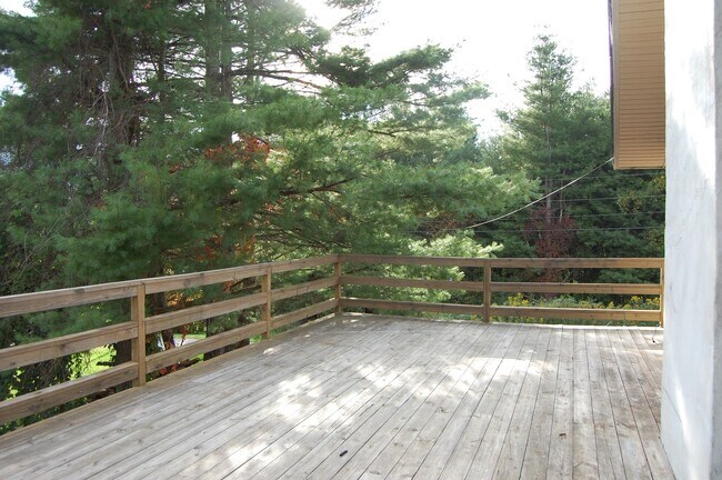 Foto del edificio - 109 Forest Lake Ln