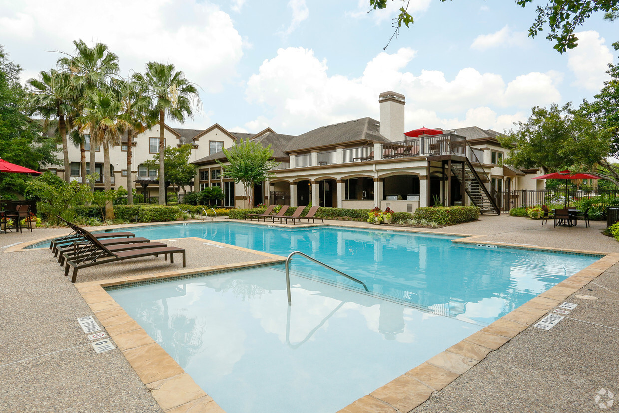 Piscina - Stone Creek at Old Farm Apartments