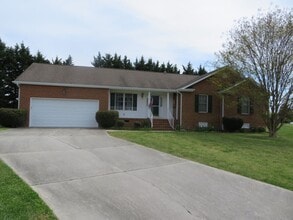 Building Photo - 112 Shade Tree Ct