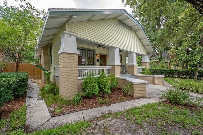 Foto del edificio - 5207 N Suwanee Ave
