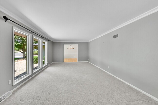 Foto del edificio - $6,250.00 - 5 Bedrooms, 3.5 Bathrooms, Sin...