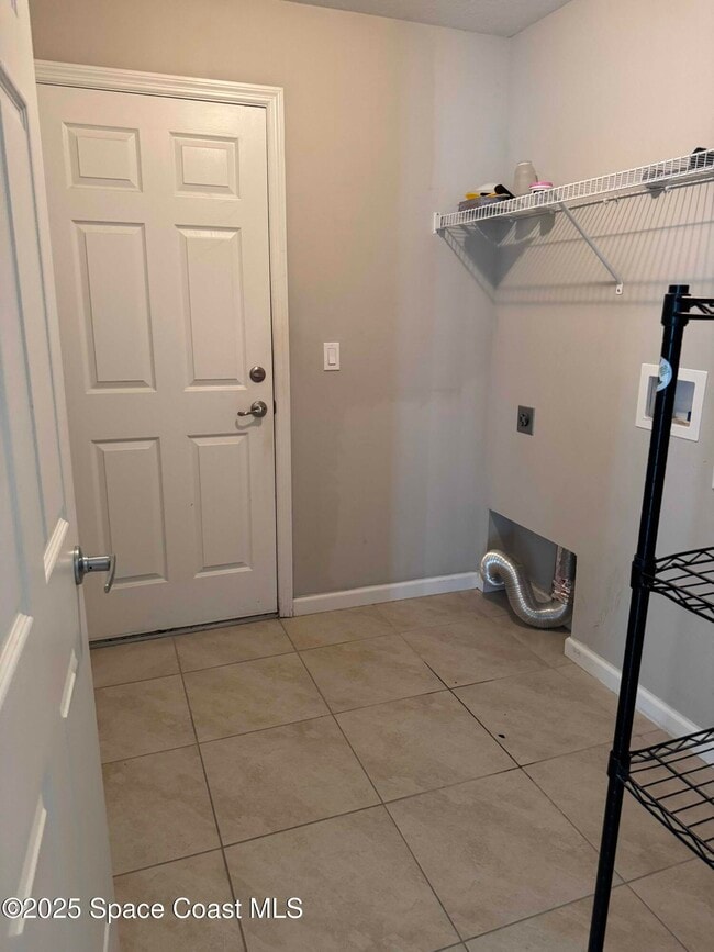 Building Photo - 3925 SW Laffite St