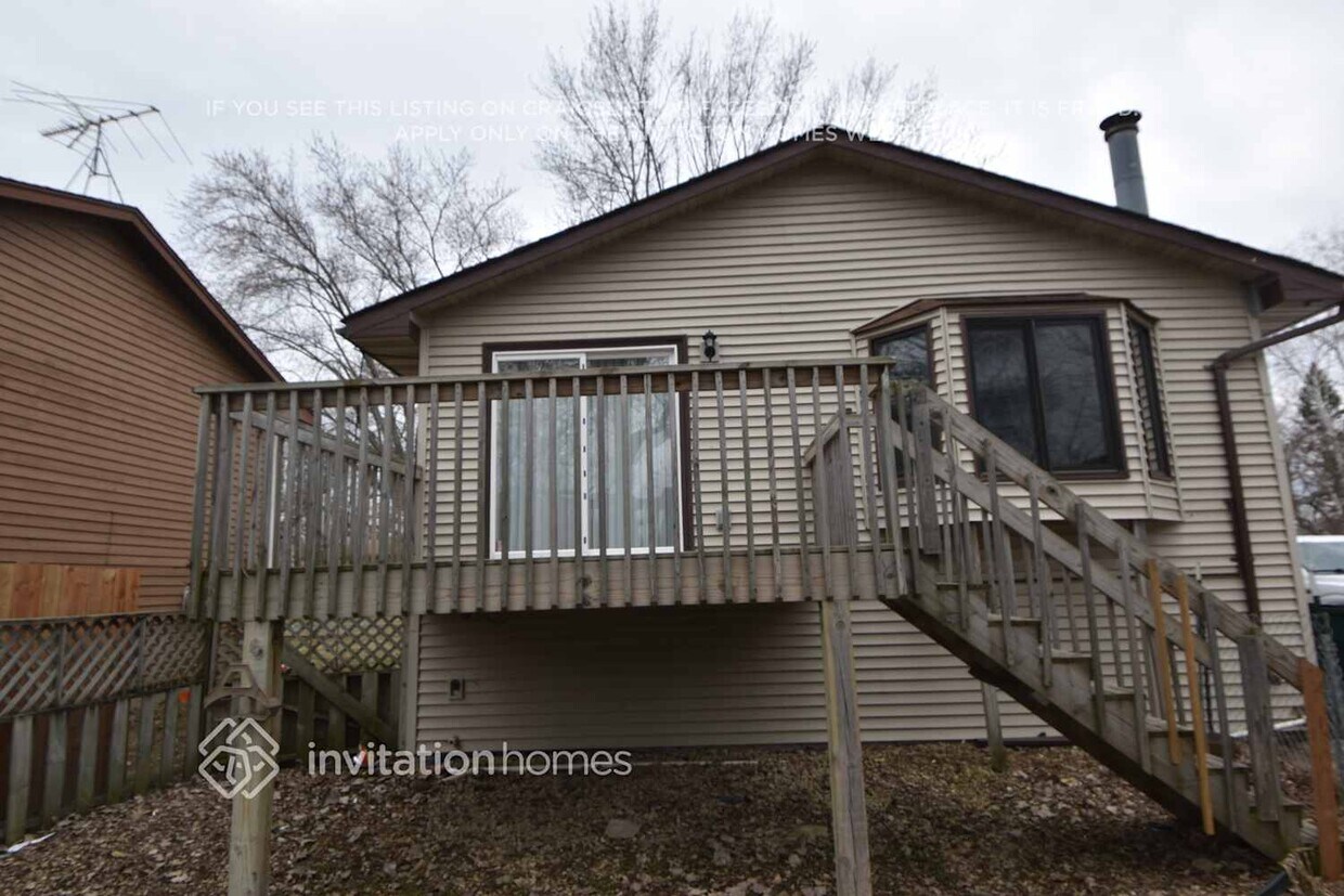 Foto del edificio - 979-44 1/2 44 1/2 Ave NE