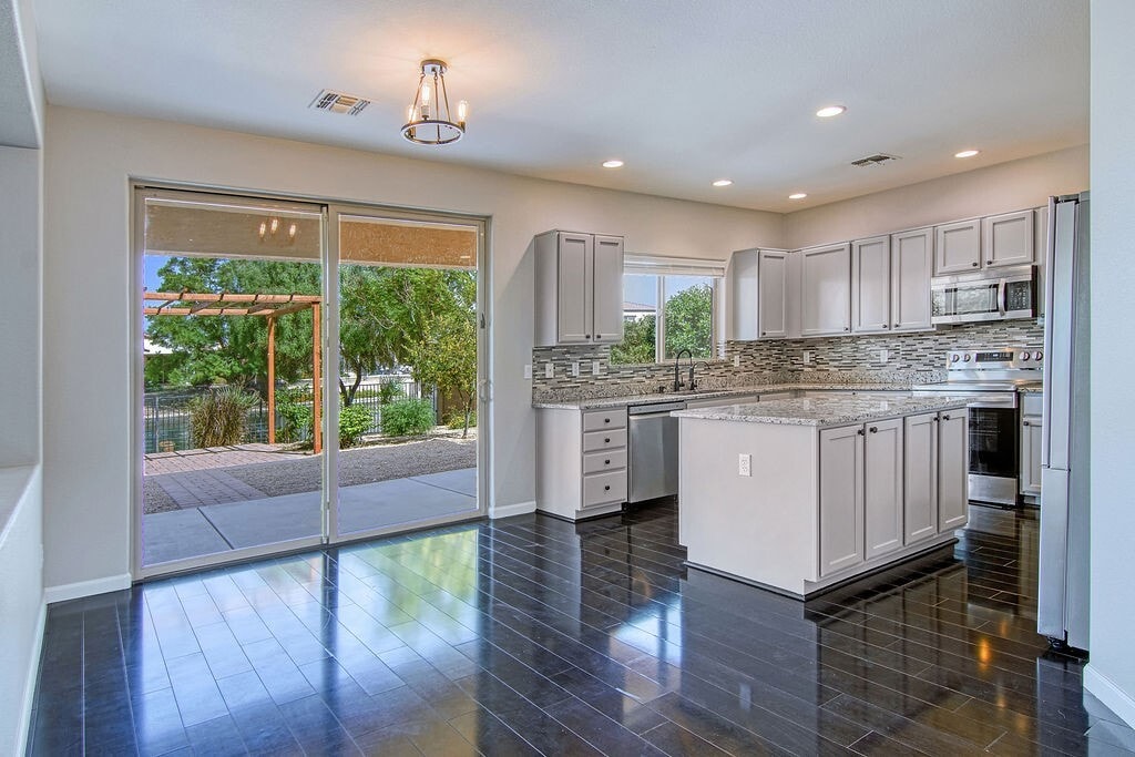 Foto principal - 938 E Indian Wells Pl