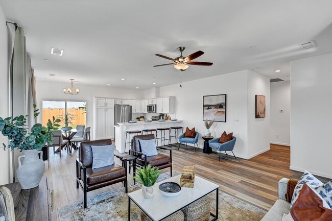 Foto del edificio - 2325 Wagon Wheel Ave