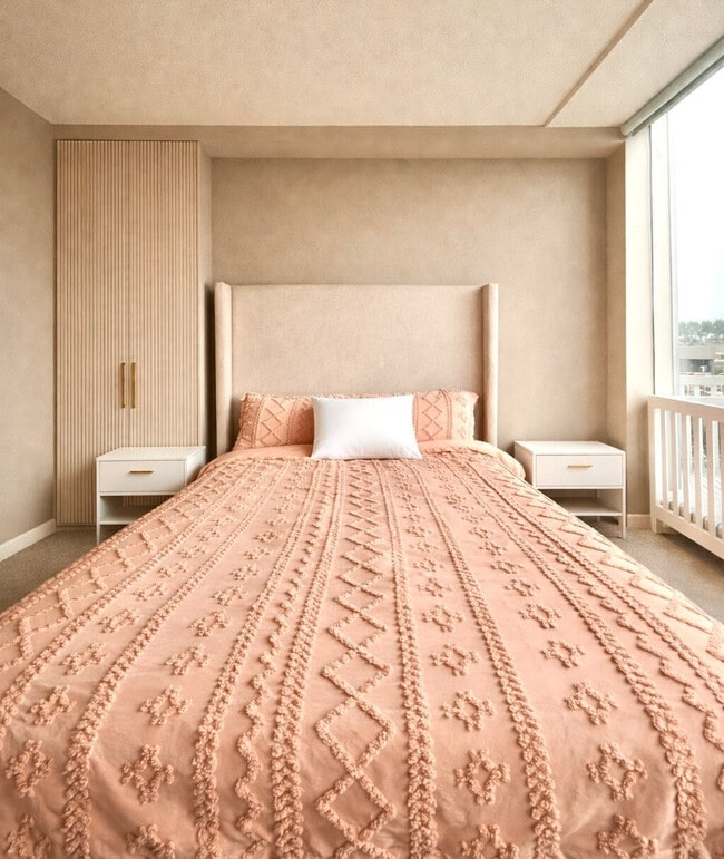 Building Photo - 11200 NE 11th St