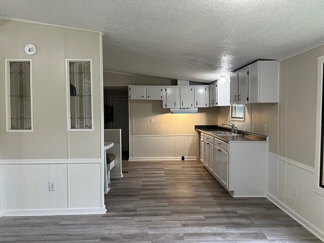 Foto del edificio - 5888 Stone Whitley Rd
