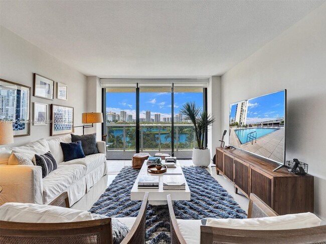 Foto del edificio - 3625 N Country Club Dr