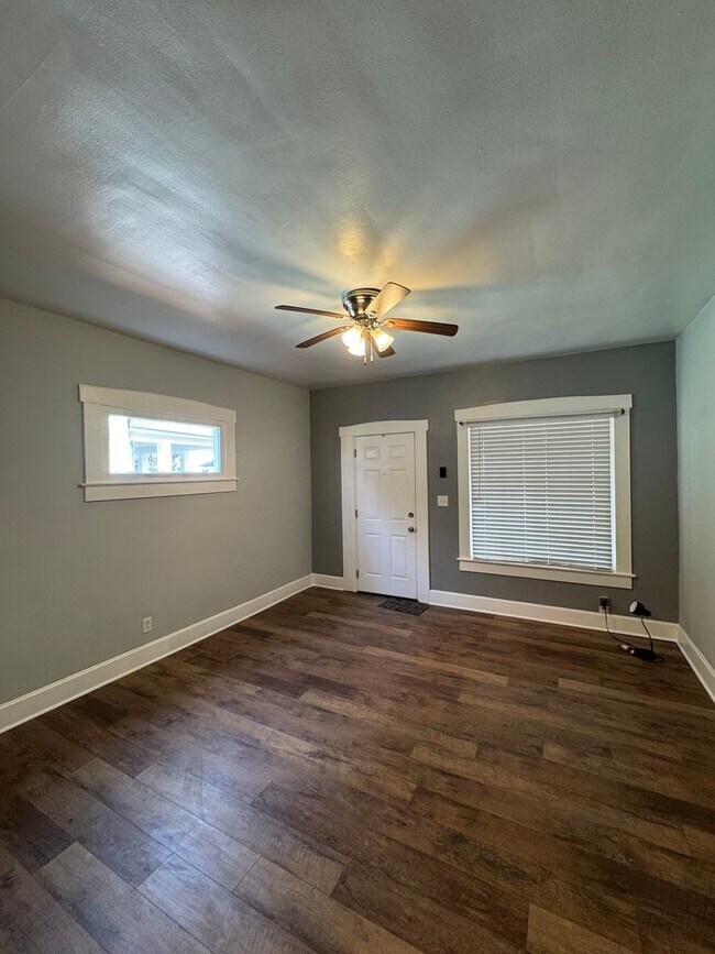 Building Photo - Parker 1318-20