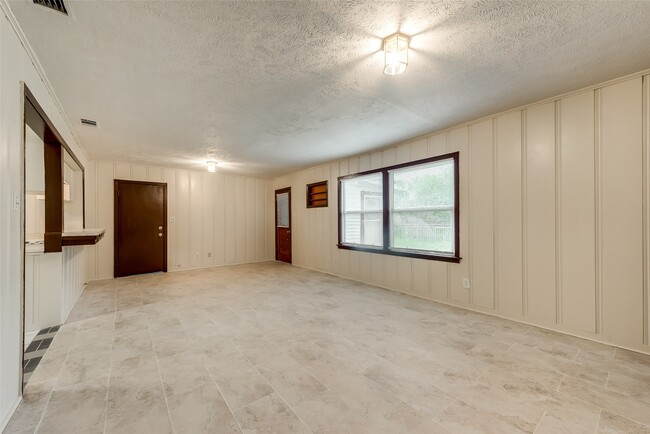 Building Photo - 6506 Westview Dr
