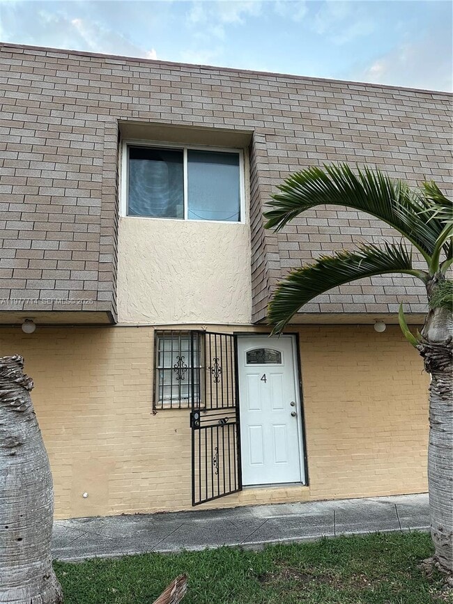 Foto del edificio - 10902 SW 2nd St