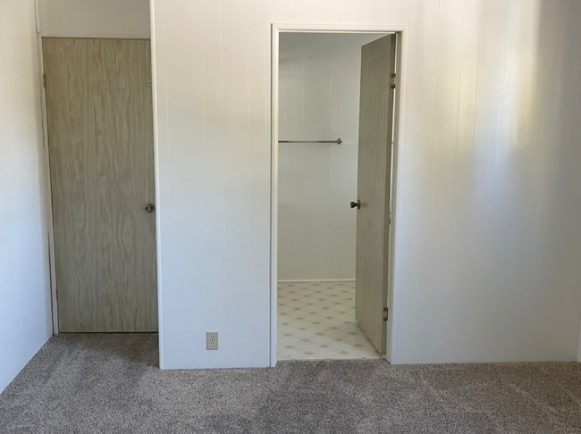 Building Photo - 444 Whispering Pines Dr