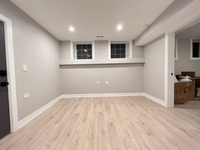 Building Photo - 1401 N Wicker Park Ave