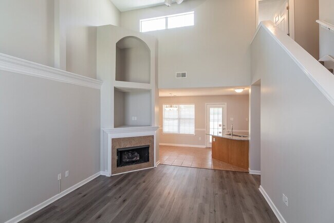 Building Photo - 9793 Dogwood Ct E