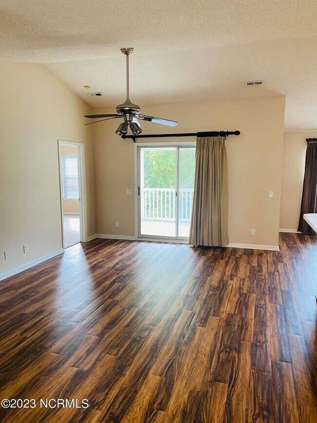 Building Photo - 2800 Mulberry Ln