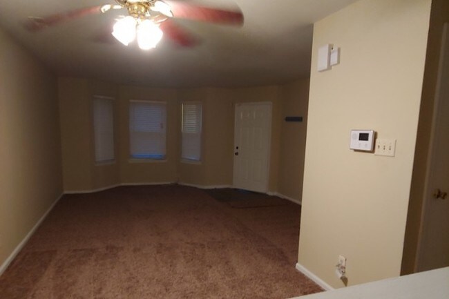 Foto del edificio - 40 Hopewell Ln