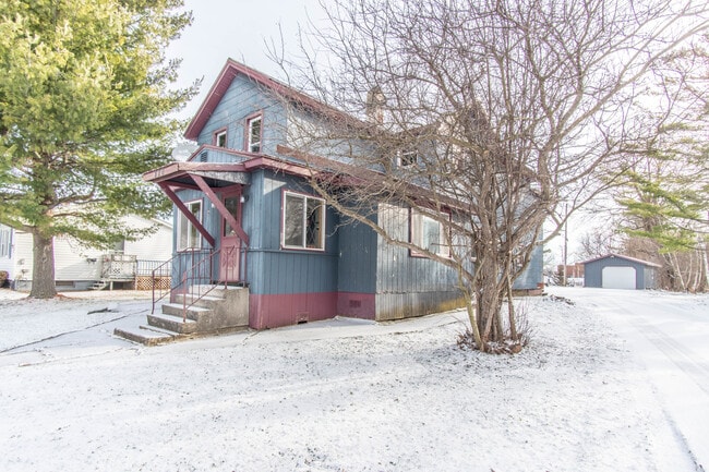 Building Photo - 820 Mill St