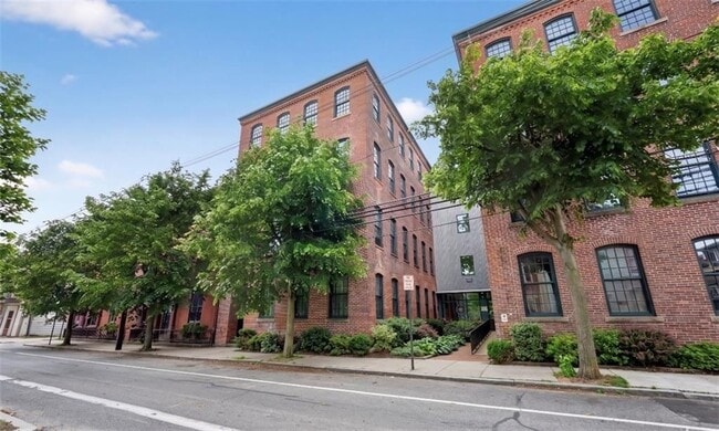 Building Photo - 407 Pine St