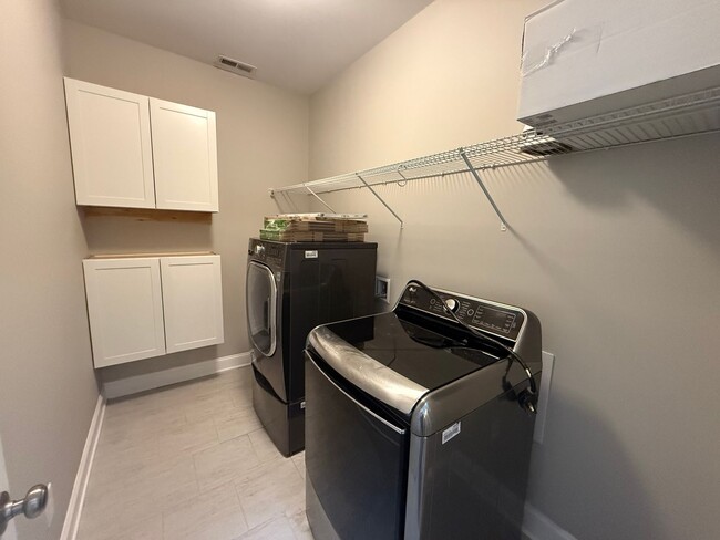 Foto del edificio - 4 Bedroom in South Huntsville