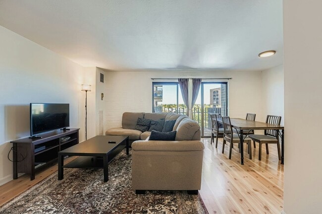 Foto del edificio - 460 S Marion St Pkwy